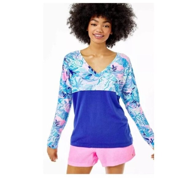 Lilly Pulitzer Top Womens Medium Blue Finn V Neck Shade Seekers Preppy Beachy - Picture 2 of 8